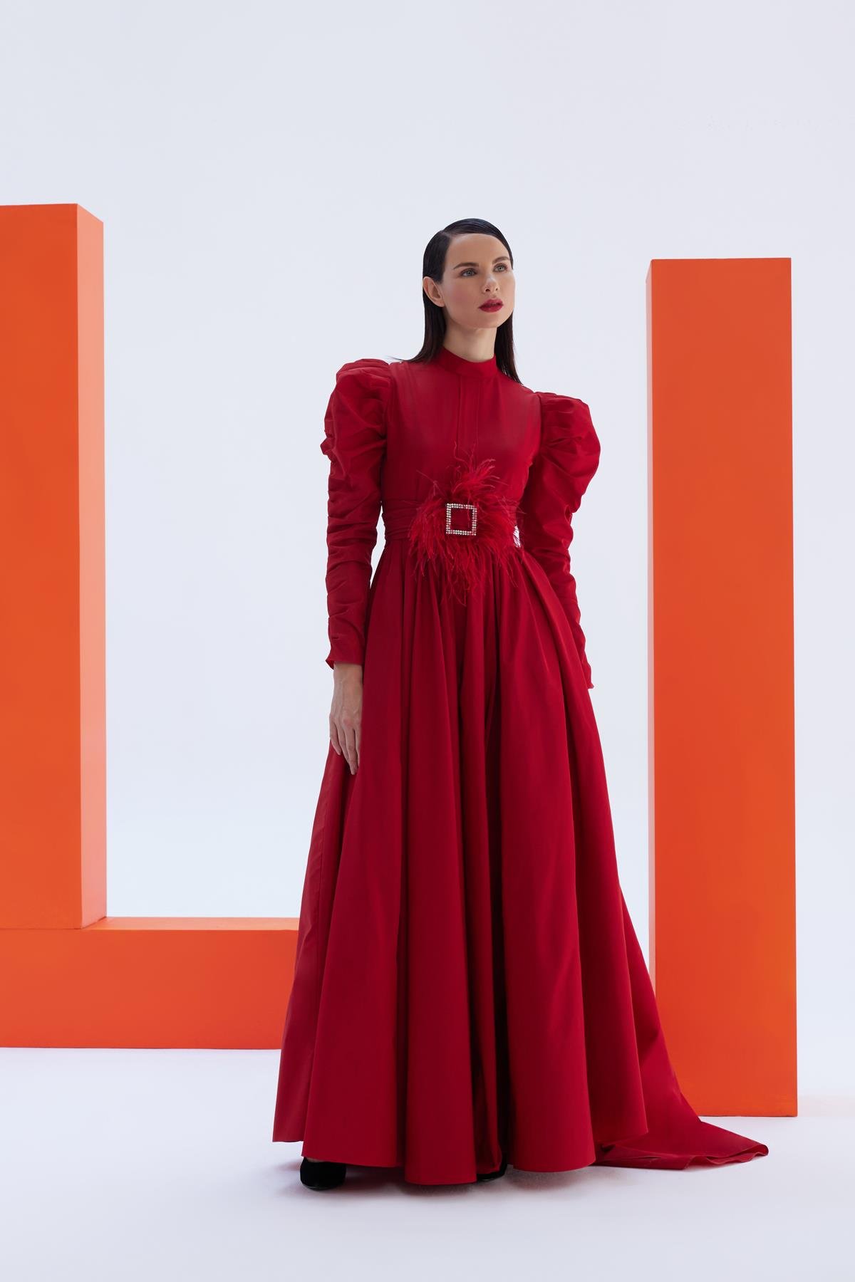Red Taffeta Dress with Feather Detailed BeltJAQAR