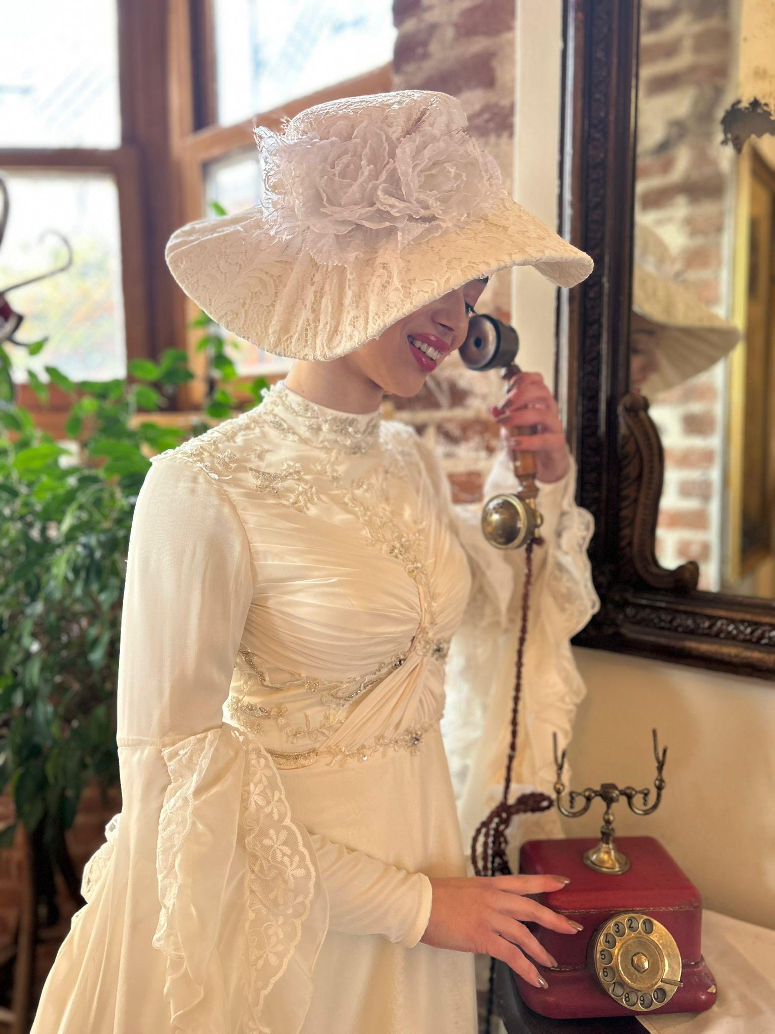 Krem Vintage Drape Detaylı GelinlikJAQAR