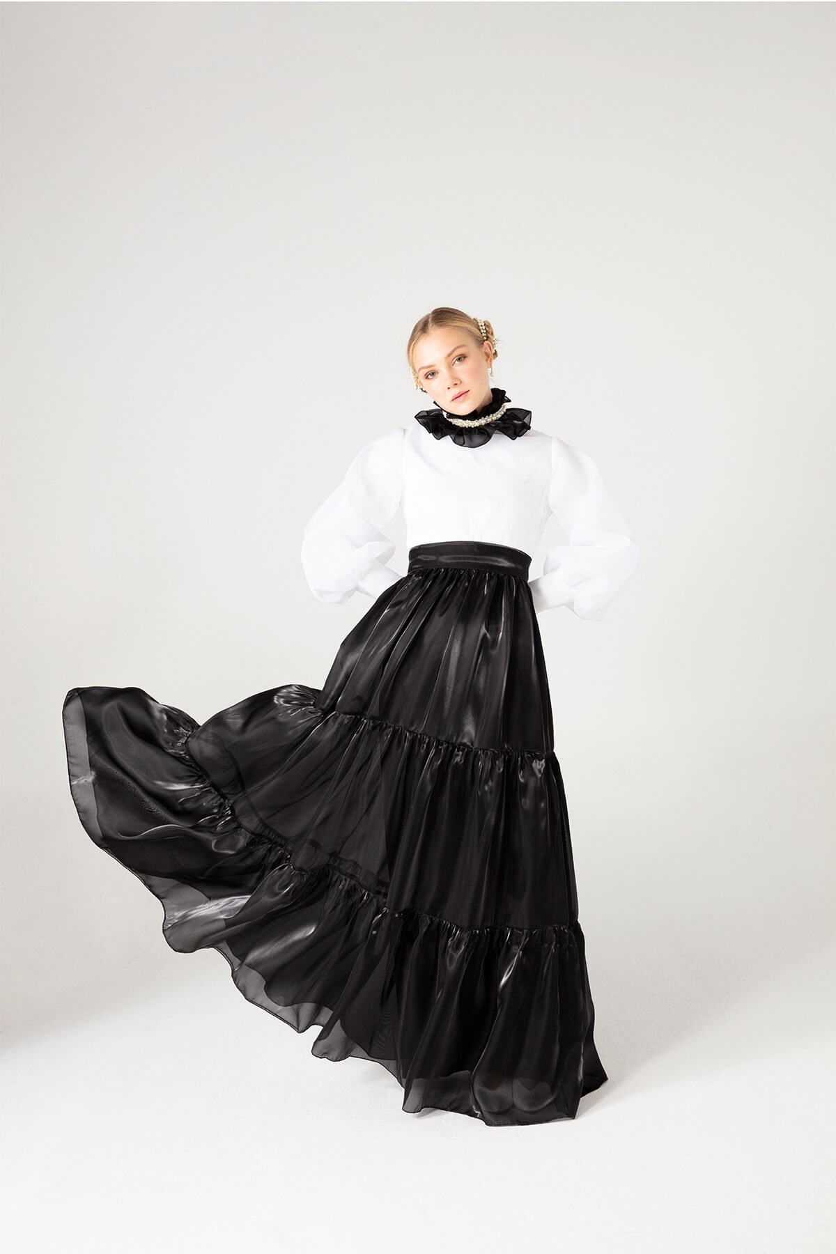 Siyah-Beyaz İnci Aksesuarlı Elbise - JAQAR 2020 Black Koleksiyonu - Tesettür  Giyim