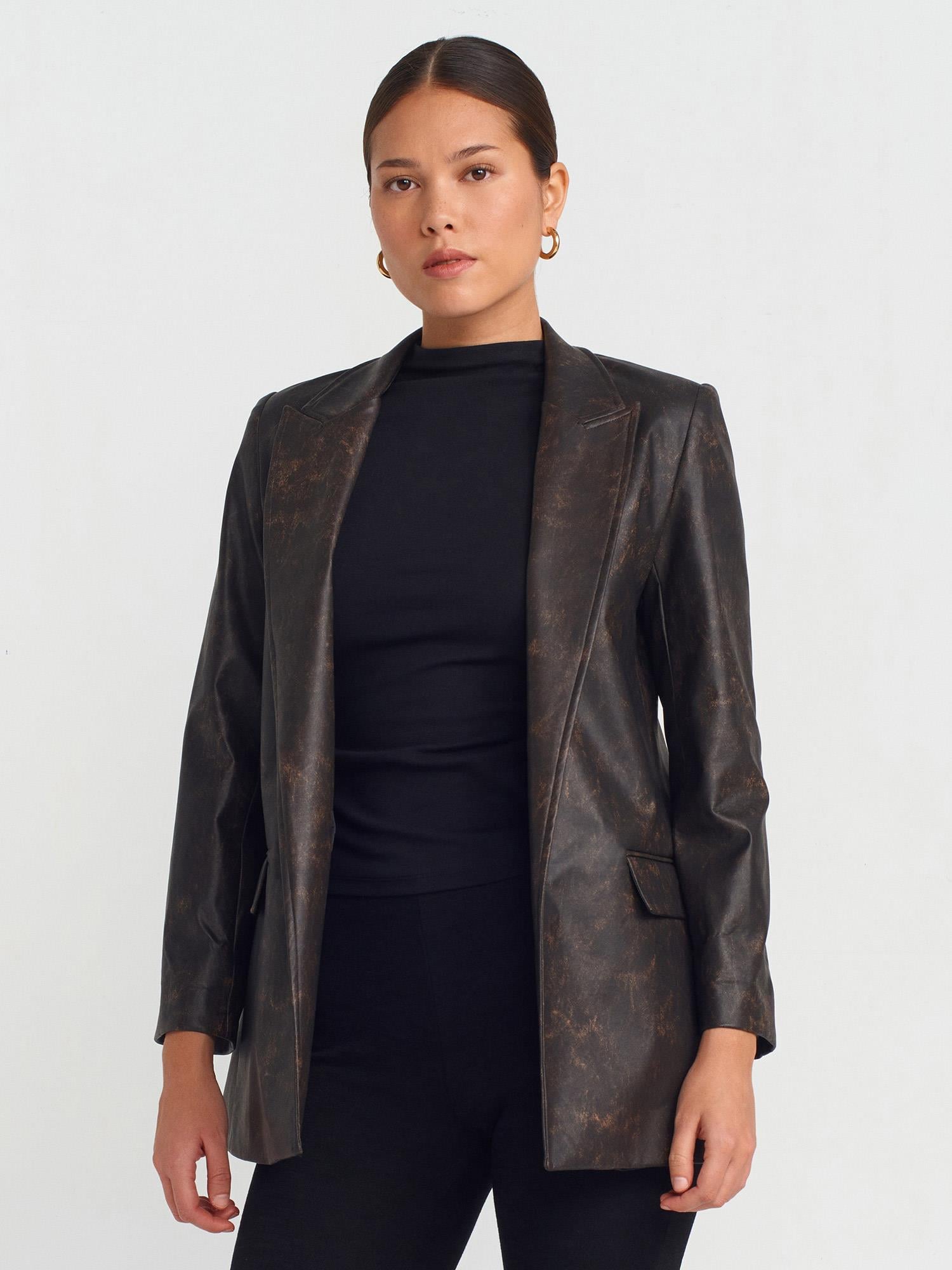 İNTERPOLL ONLİNEKategorisizEFEKTLİ DERİ BLAZER CEKETEFEKTLİ DERİ BLAZER CEKET