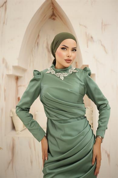 Aksesuar Detaylı Saten Abiye Haki