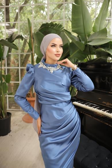 Aksesuar Detaylı Saten Abiye İndigo