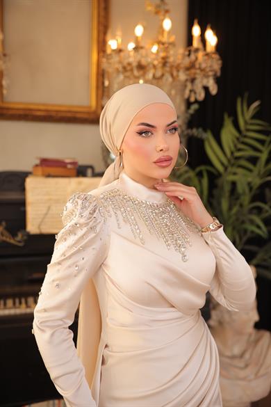 Aksesuar Detaylı Saten Abiye Krem