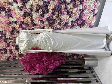 Aksesuar Detaylı Saten Abiye Krem