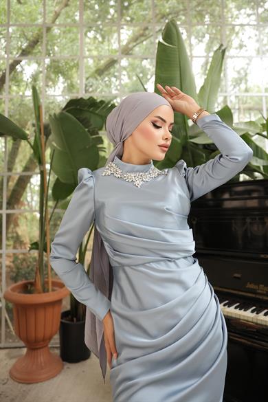 Aksesuar Detaylı Saten Abiye Mavi