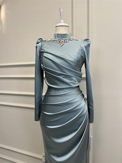 Aksesuar Detaylı Saten Abiye Mavi