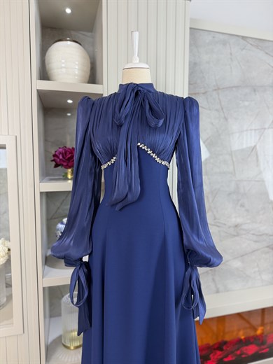 Amanda Abiye Lacivert