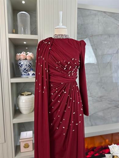 Emily Abiye Kırmızı