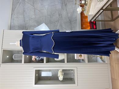 Felicity Abiye Lacivert