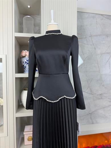 Felicity Abiye Siyah