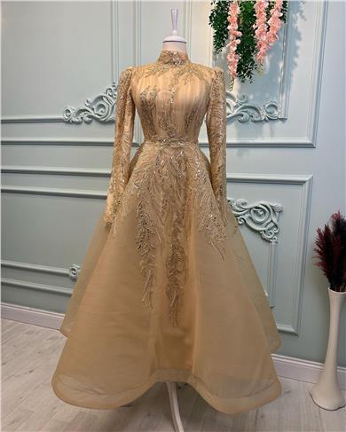 Goldenes Haute Couture Kleid