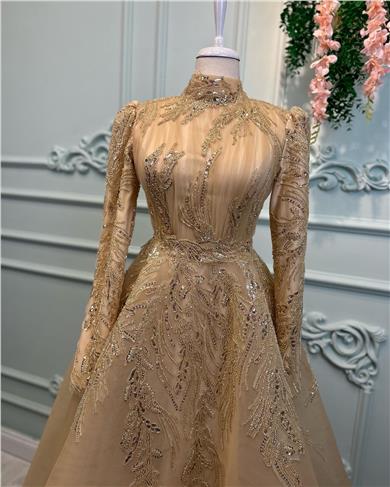 Goldenes Haute Couture Kleid