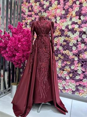 Haute Couture Kleid Bordeauxfarben