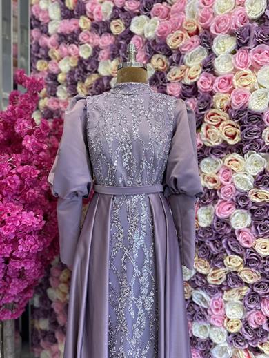 İşleme Detaylı Pelerinli Saten Abiye Lila