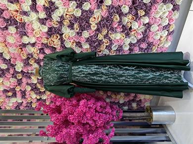 İşleme Detaylı Pelerinli Saten Abiye Zümrüt