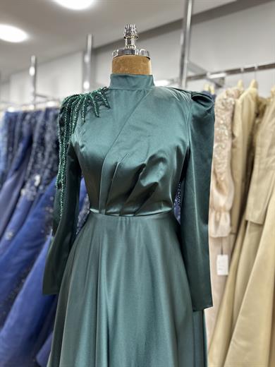 İşleme Detaylı Saten Abiye Zümrüt