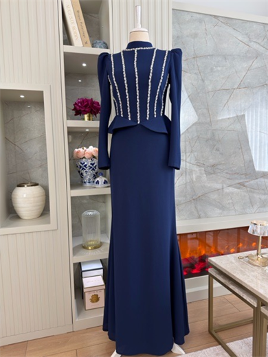 Julia Abiye Lacivert