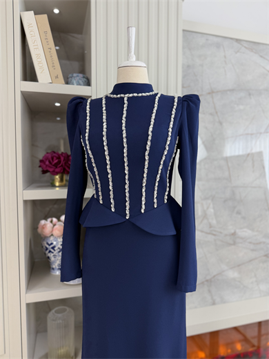 Julia Abiye Lacivert