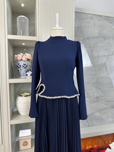 Laura Abiye Lacivert