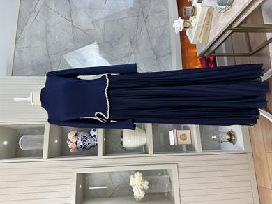 Laura Abiye Lacivert