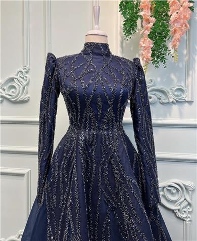 Mittellanges besticktes Haute Couture Kleid