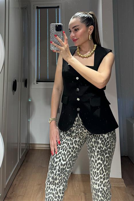  Ashlee Taş Düğme Detaylı  Siyah Yelek