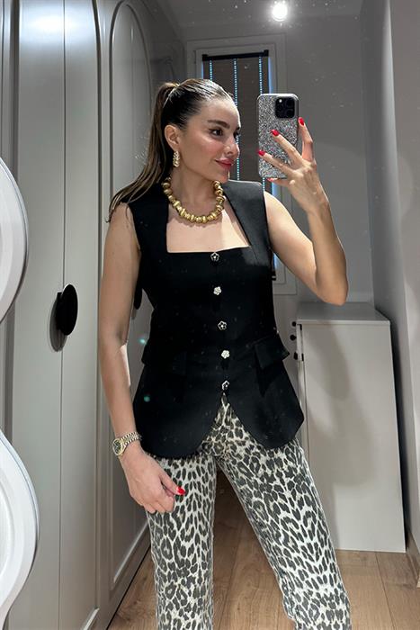  Ashlee Taş Düğme Detaylı  Siyah Yelek