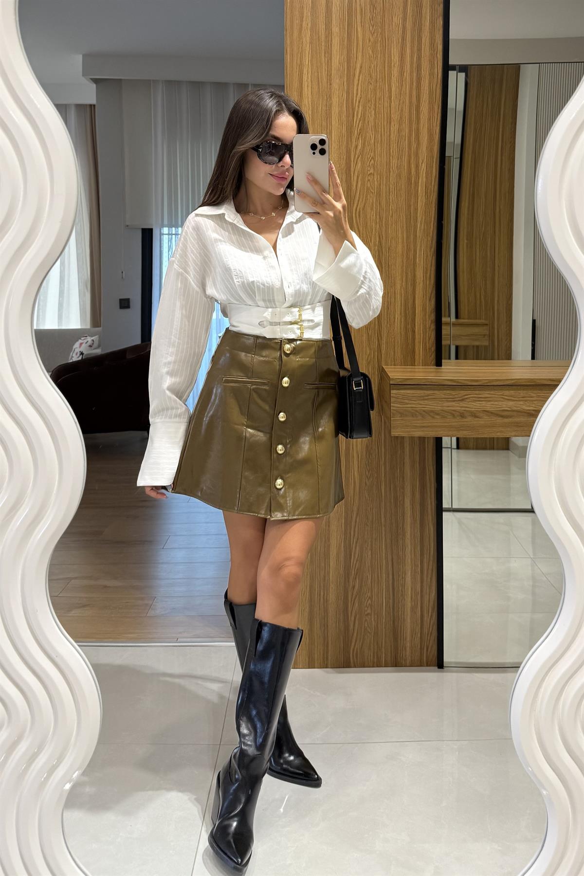  Lula Beyaz Korseli Kemer Detay Gömlek