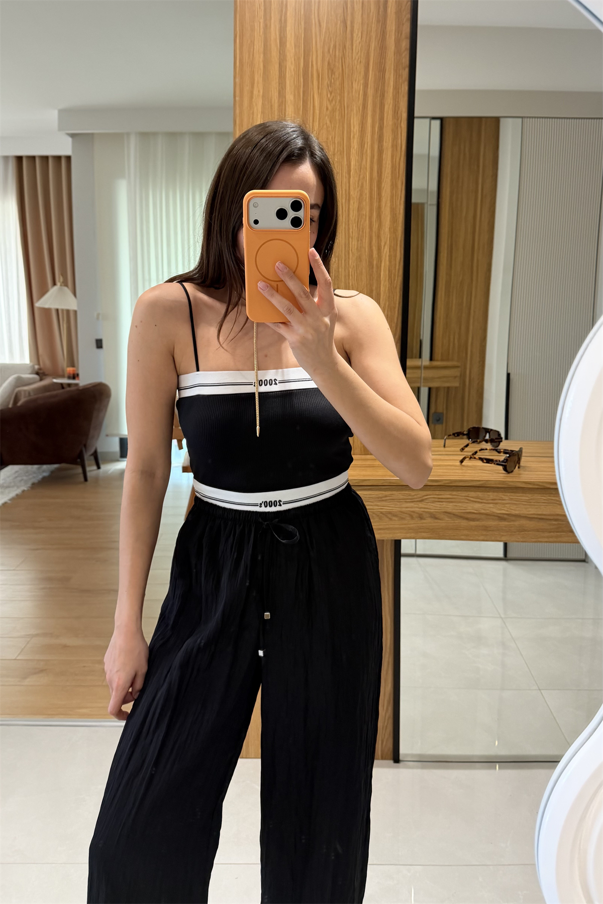 Nairobi 2000s Siyah Pedli Askılı Crop