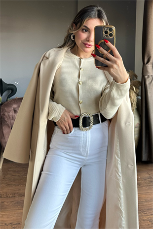 5 Gold düğmeli bej düz triko