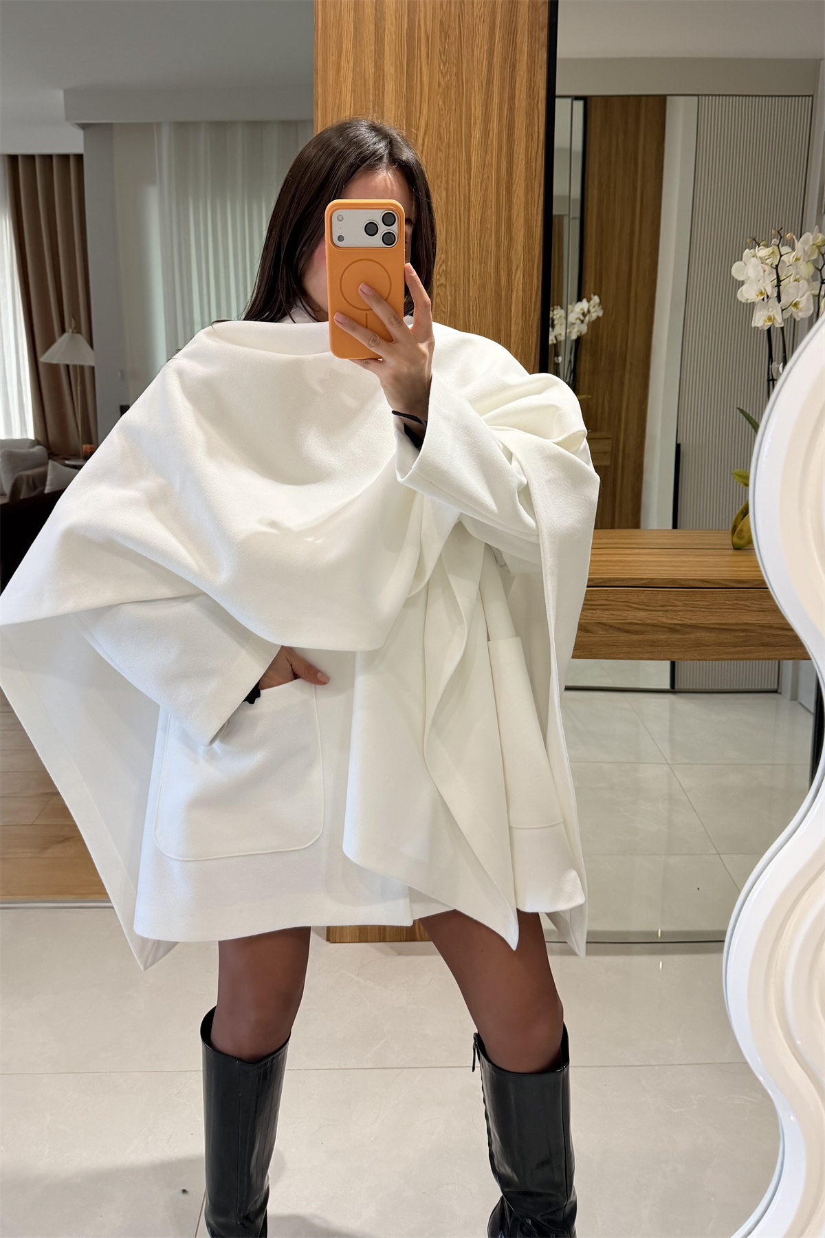 Adrian Beyaz Pelerin Kaban 