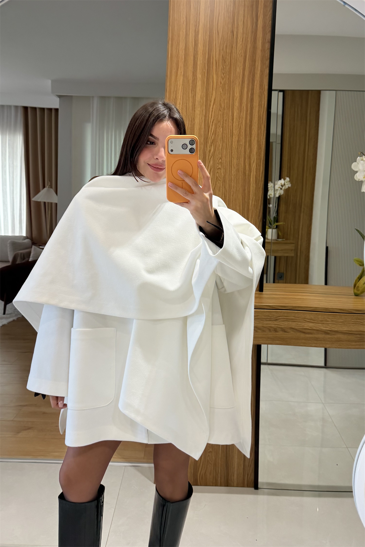 Adrian Beyaz Pelerin Kaban 