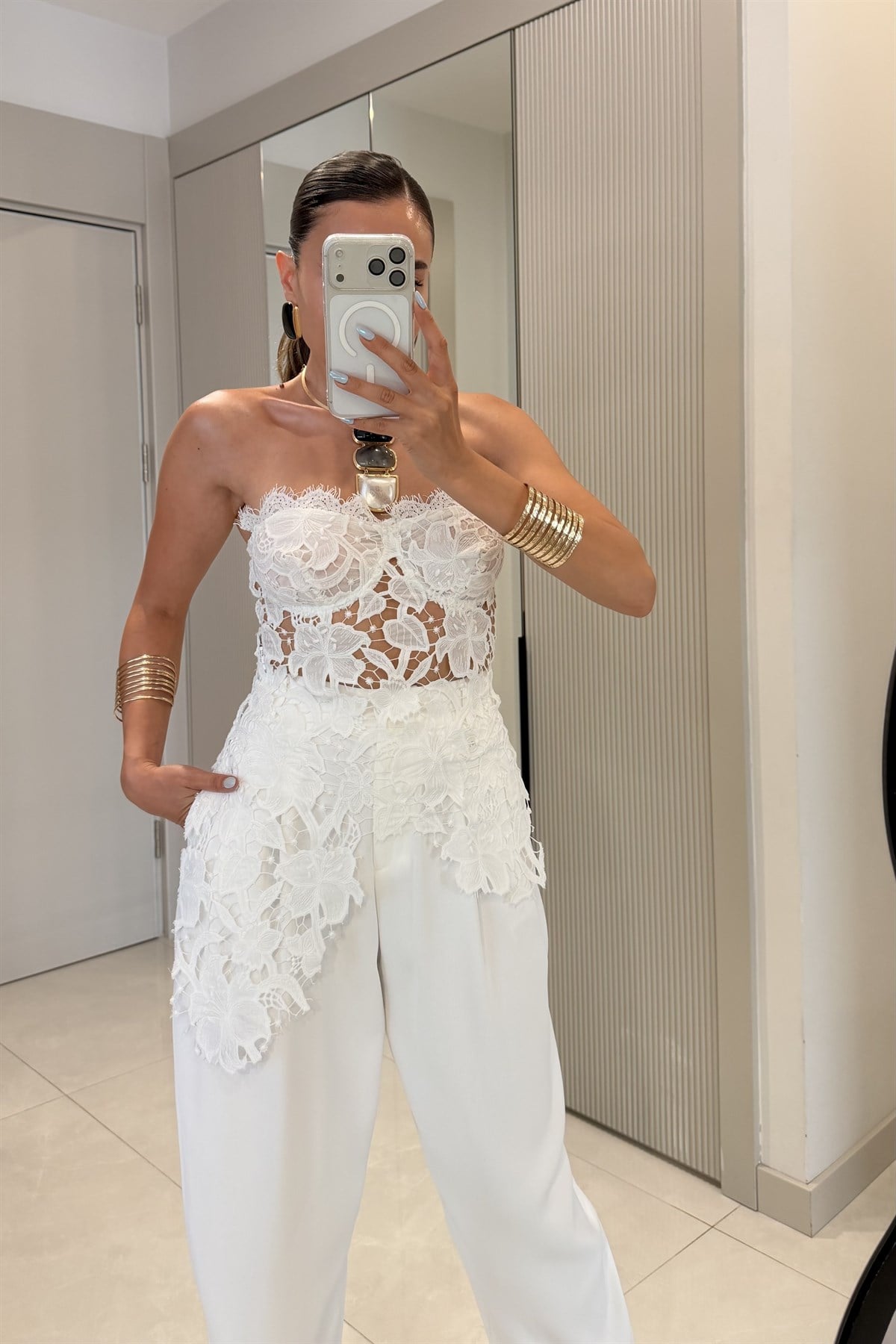 Adriana Beyaz Güpürlü Korse Büstiyer