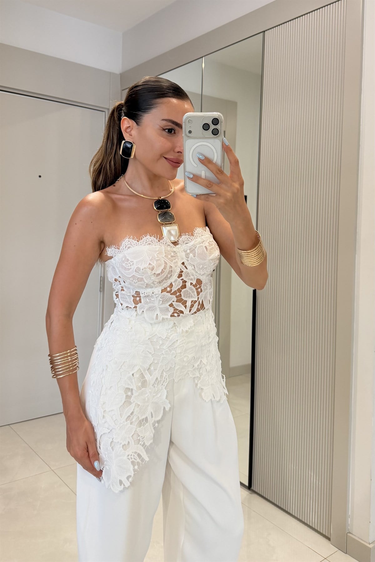 Adriana Beyaz Güpürlü Korse Büstiyer