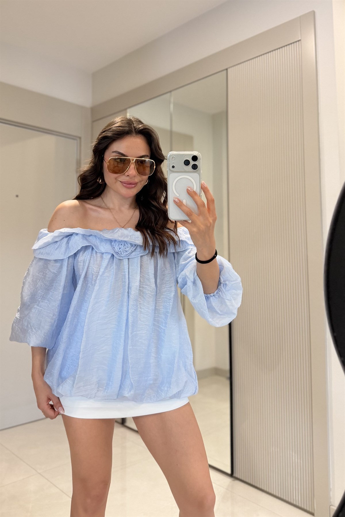 Alexi Mavi Düşük Omuz Gül Detay Bluz