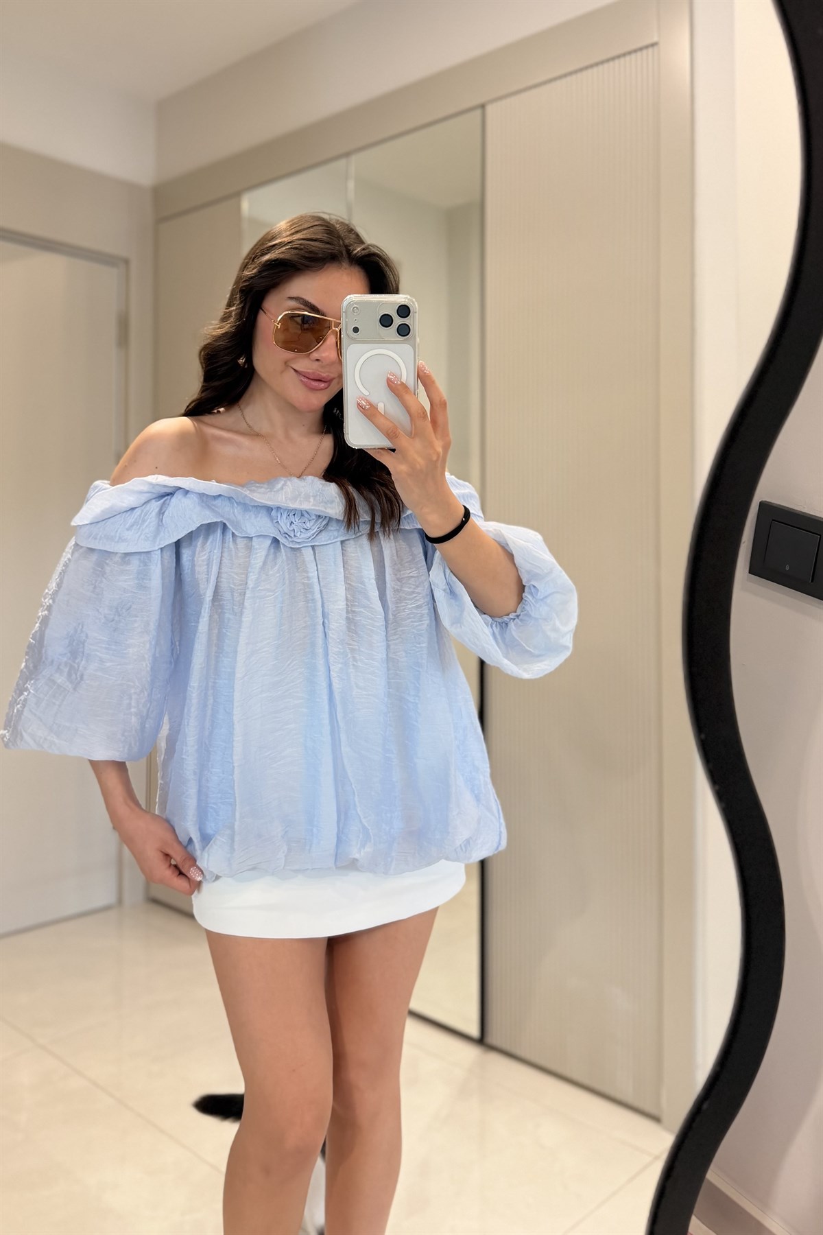 Alexi Mavi Düşük Omuz Gül Detay Bluz