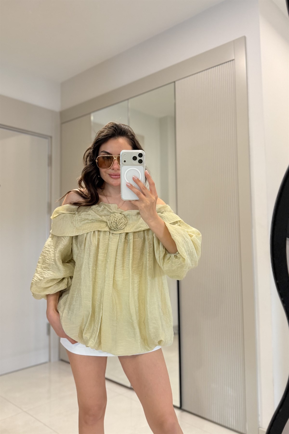 Alexi Yeşil Düşük Omuz Gül Detay Bluz