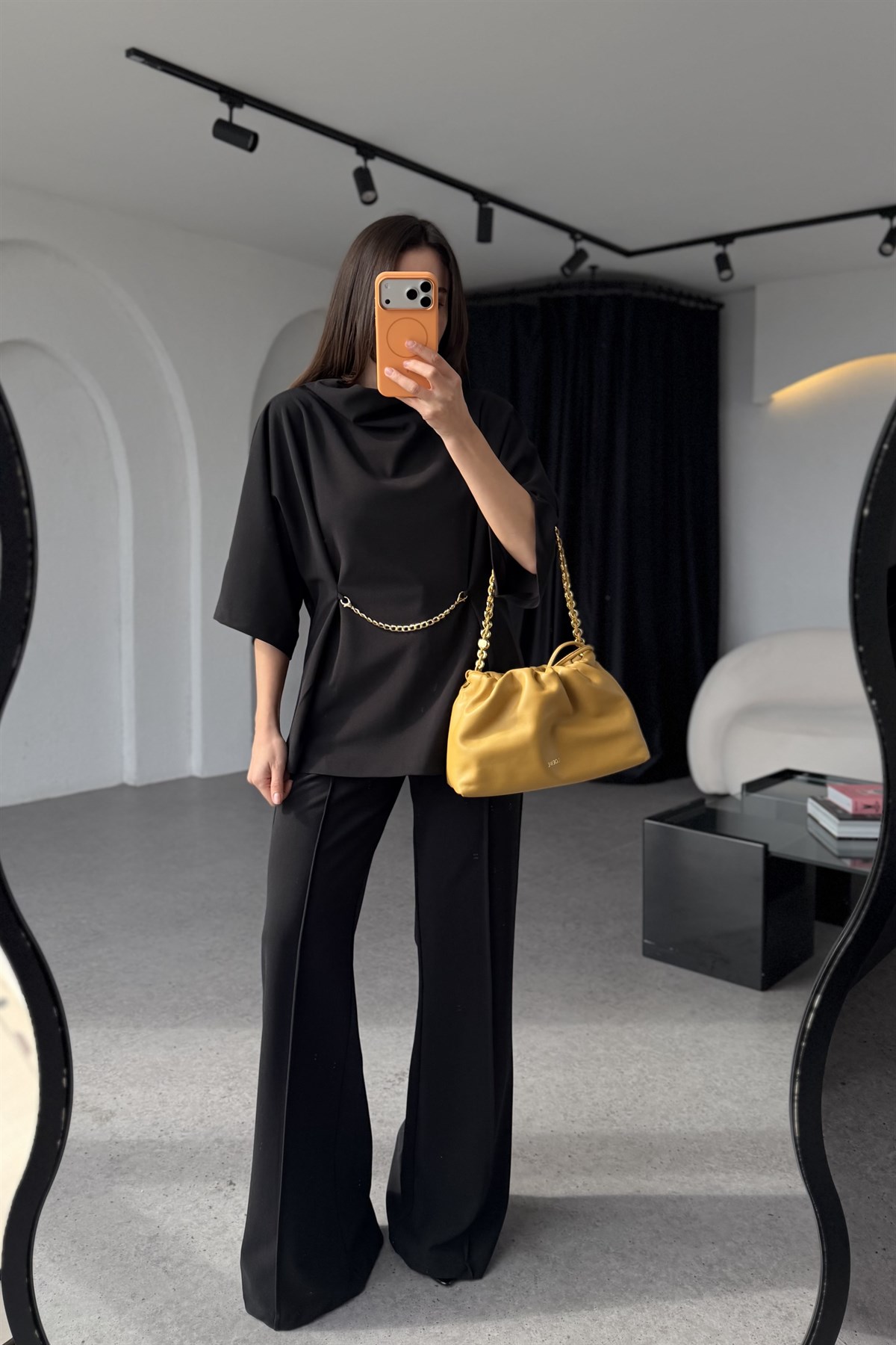 Alison Siyah Zincir Detaylı Takım