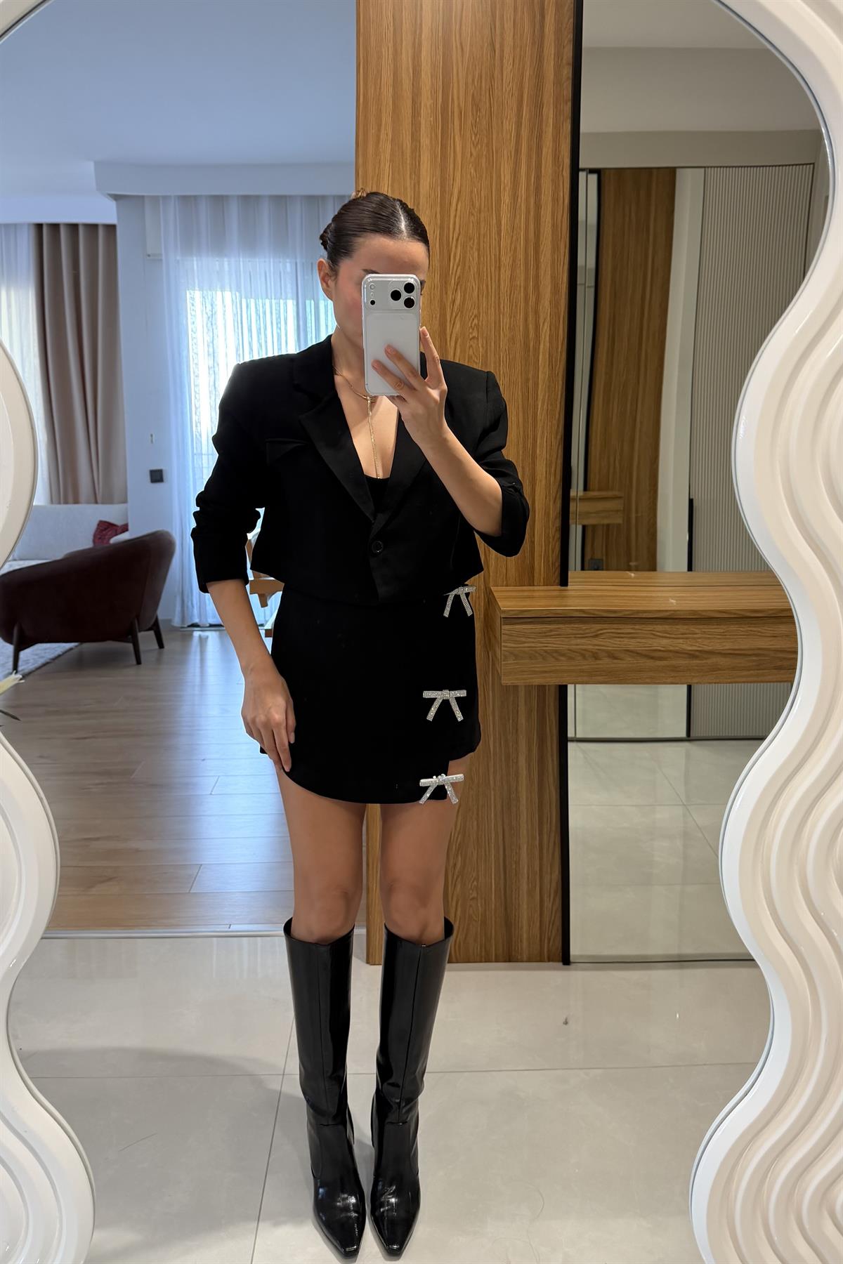 Alois Siyah Eteği Taş Detaylı Blazer Takım