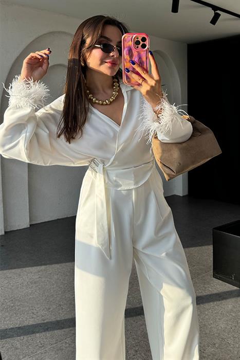 Alondra Beyaz Kolları Tüy Detaylı Tasarım Gömlek 