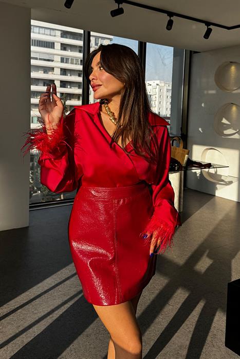Alondra Kırmızı Kolları Tüy Detaylı Tasarım Gömlek 