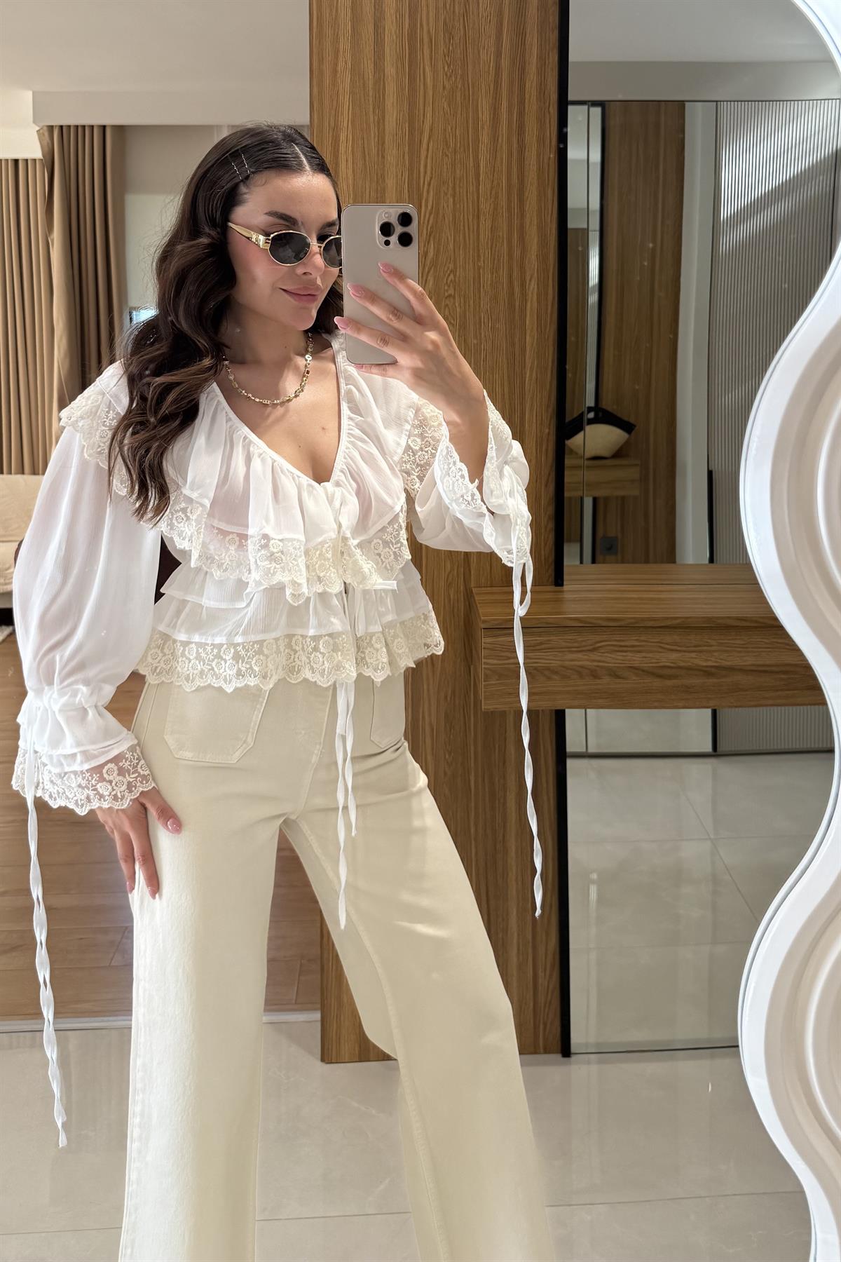 Aloura Dantel Tasarım Volan Gömlek