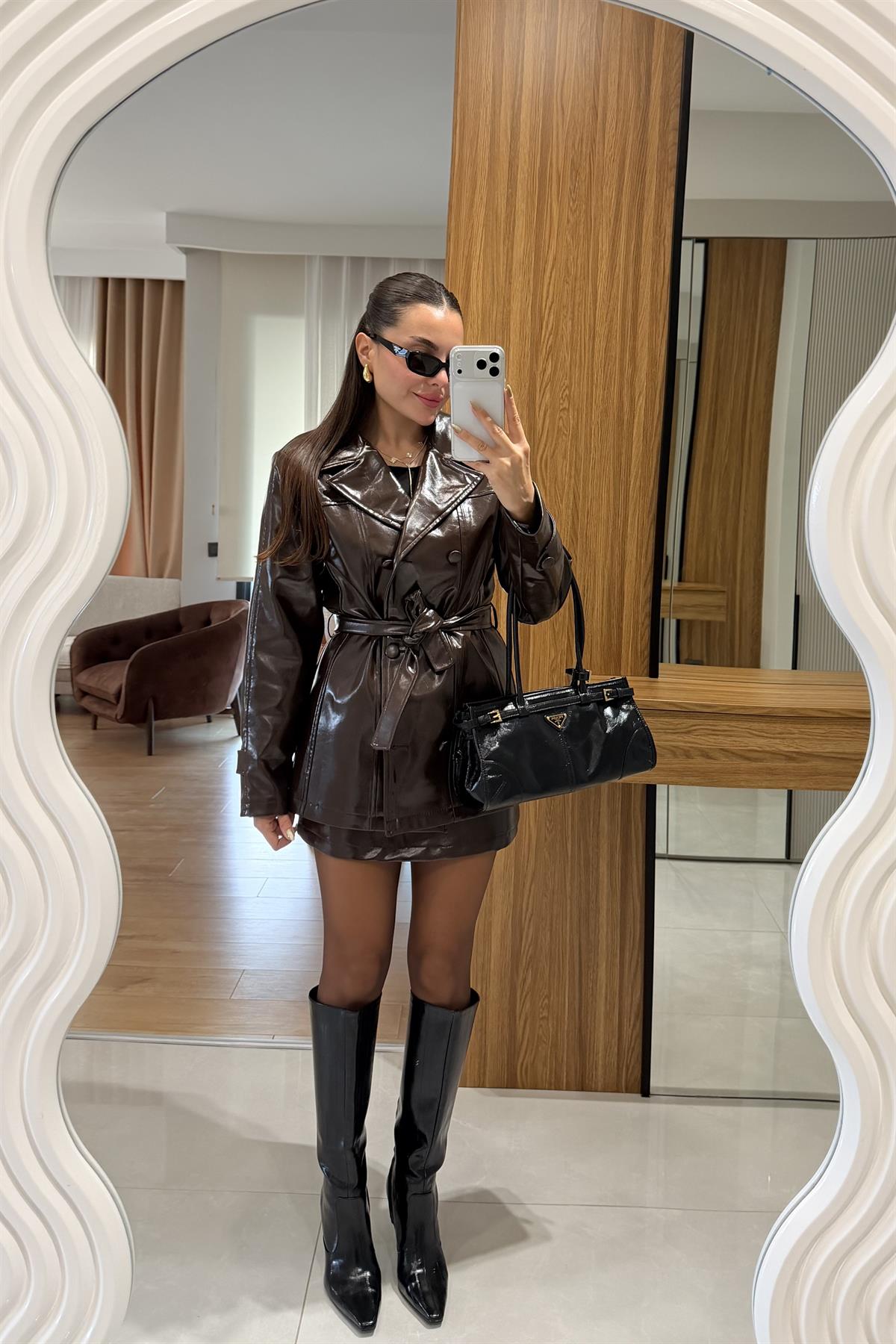 Amanta Kahve Rugan Etekli Takım