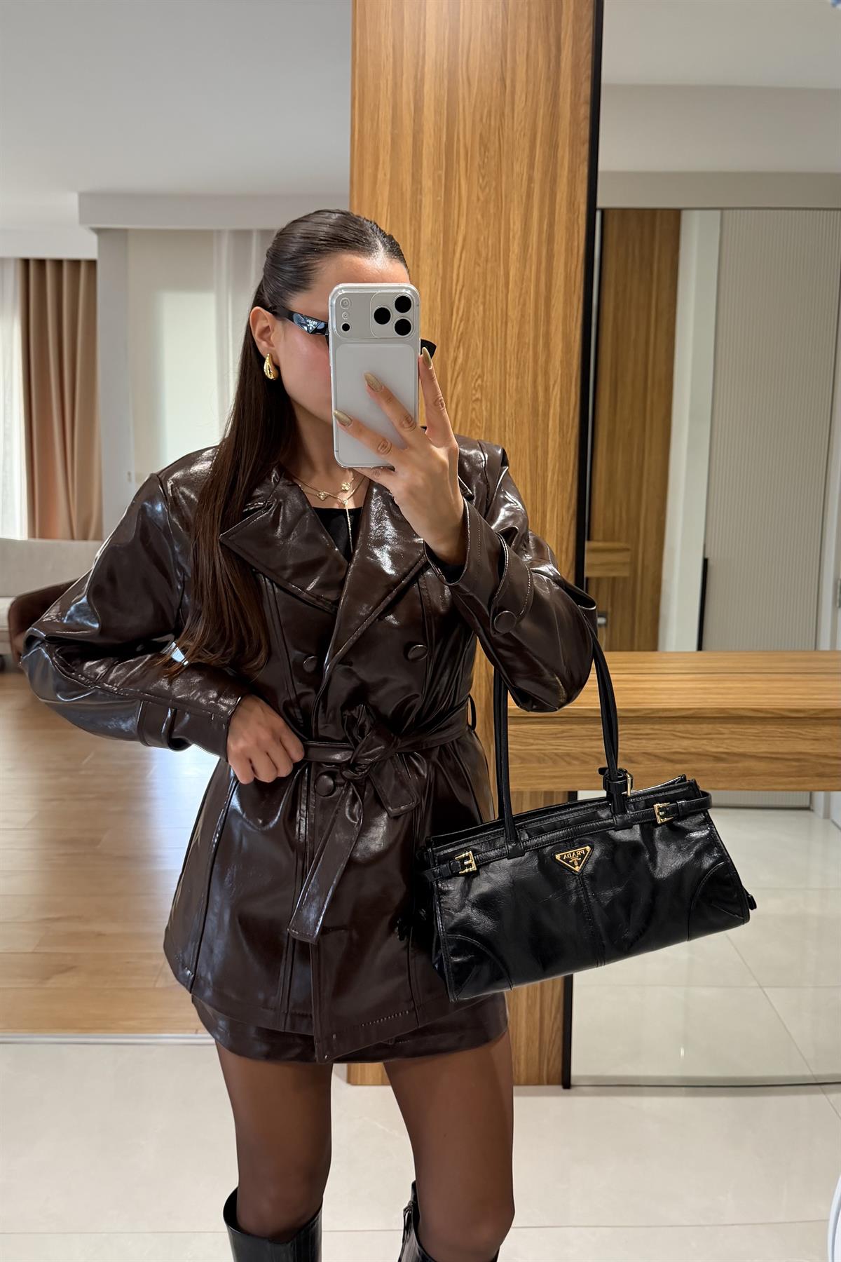 Amanta Kahve Rugan Etekli Takım