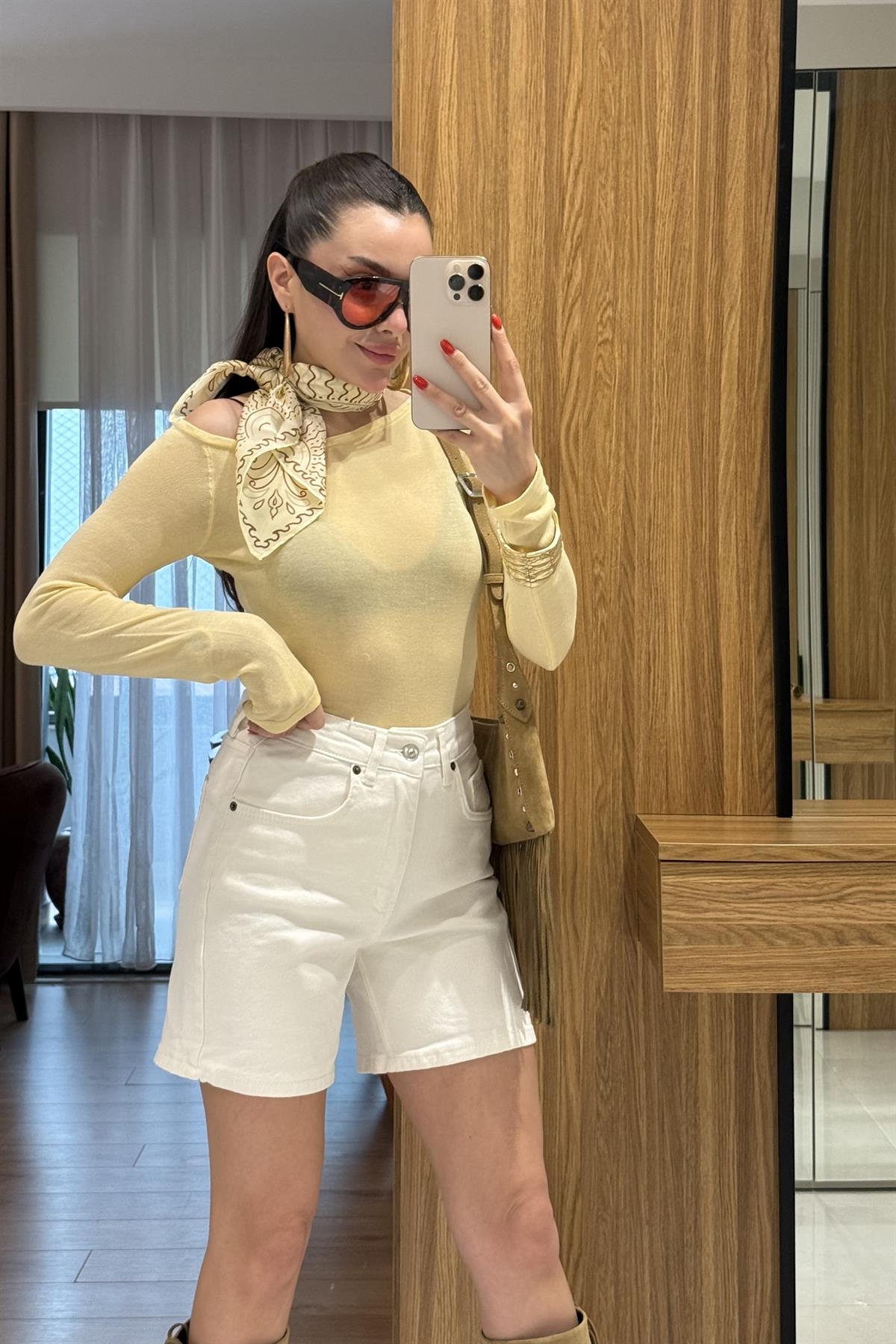 Amelia Sarı Düşük Omuz Transparan Body