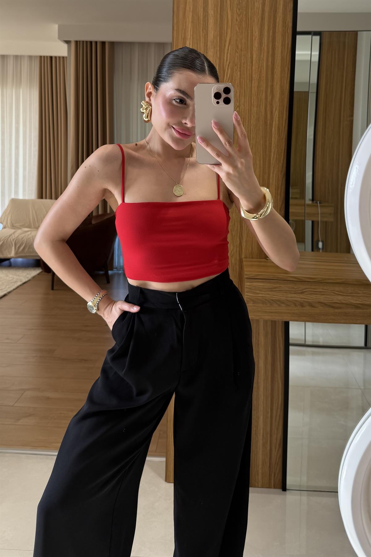 Avenza Kırmızı Askılı Crop