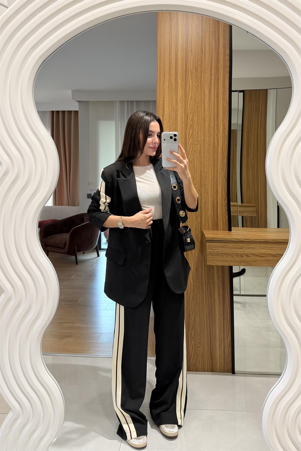 Axen Siyah Şerit Detaylı Takım