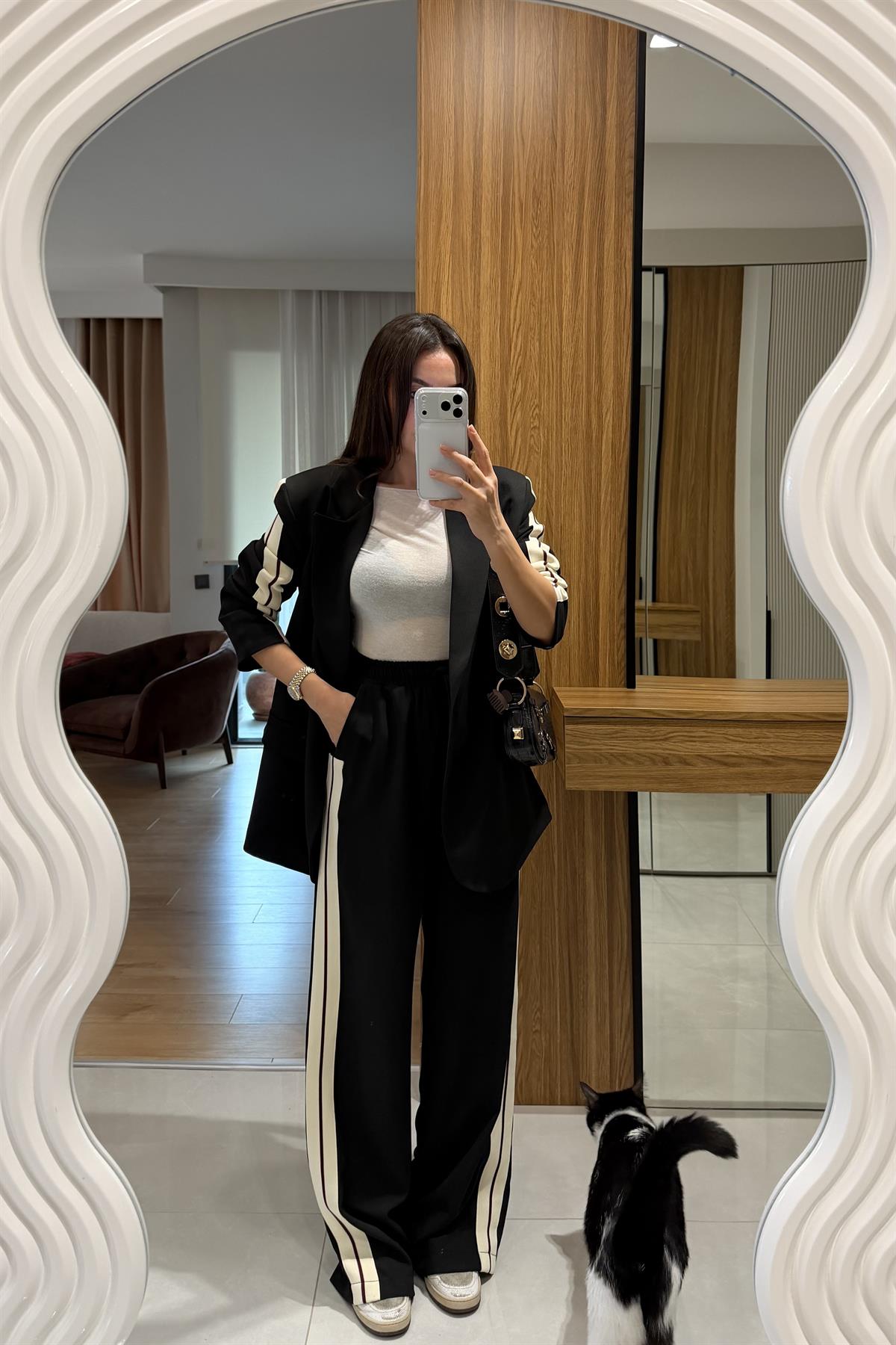 Axen Siyah Şerit Detaylı Takım