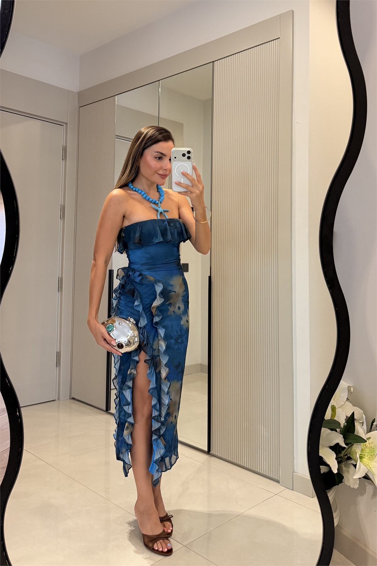 Azelie Straplez Fırfır Detaylı Yırtmaçlı Elbise