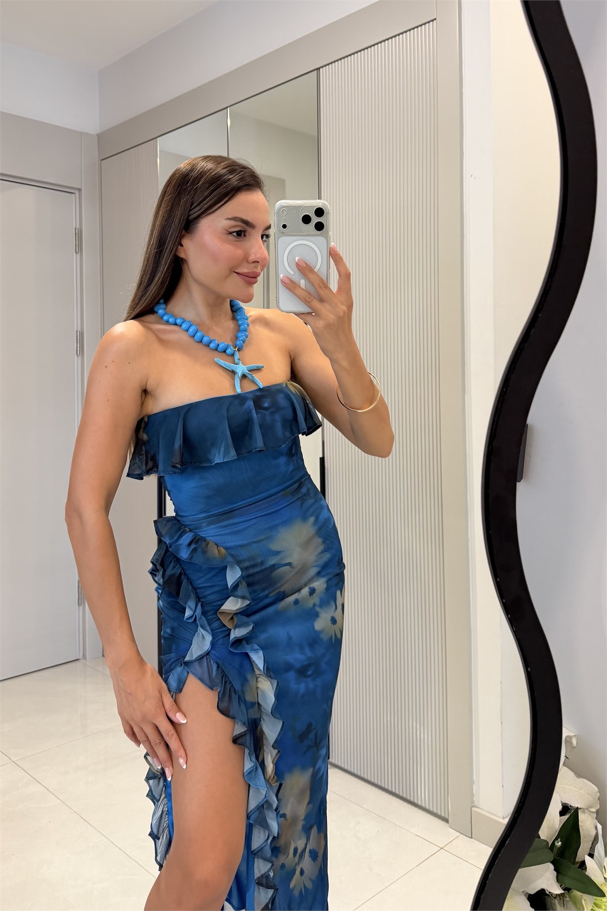 Azelie Straplez Fırfır Detaylı Yırtmaçlı Elbise